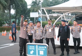 Kapolda Metro Jaya Tinjau Langsung Situasi Keamanan May Day 2025 di Sekitar Gedung DPR/MPR RI