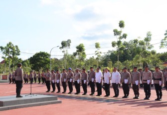 Kapolres Bintan Berikan Penghargaan Kepada Personel yang Berprestasi
