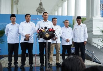 Konferensi Pers Usai Rapat Terbatas Dengan Presiden RI 