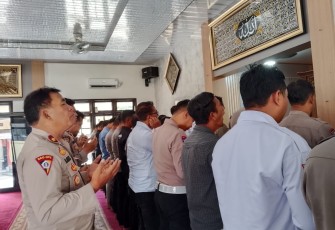 Polres Oku Timur Menggelar Salat Ghaib dan Doa Bersama