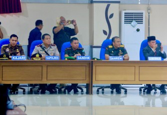 Komandan Korem 121/Abw Brigjen TNI Purnomosidi, S.I.P., M.A.P., M.Han., hadiri Rapat Paripurna Ke-4 Masa Persidangan 1 Tahun 2025 Dewan Perwakilan Rakyat Daerah (DPRD) Kabupaten Sintang yang dilaksanakan di Gedung DPRD Kabupaten Sintang, Senin (03/03/2025)