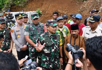Tim Wasev, Mayjen TNI Herianto Syahputra meninjau pelaksanaan TMMD ke-123 Kodim 0807/Tulungagung. Dari hasil peninjauan, ungkapnya, progres pengerjaan berbagai sasaran masih bervariatif