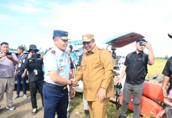 Danlanud Sultan Hasanuddin Hadiri Penen Raya Serentak di 14 Provinsi Bersama Presiden RI