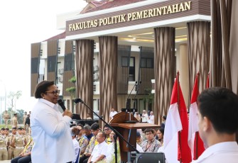 Wamendagri Ribka Haluk saat memberikan sambutan dalam Peresmian Tiga Gedung IPDN di Lapangan Gedung Fakultas IPDN Jatinangor, Kabupaten Sumedang, Jawa Barat, Rabu (7/5/2025).
