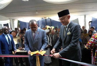 Wakil Menteri Luar Negeri Republik Indonesia, Arrmanatha C. Nasir, turut hadir meresmikan pembukaan Kedutaan Besar (Kedubes) Republik Angola di Jakarta Selatan (30/4)