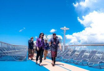 Wakil Menteri Pariwisata (Wamenpar) Ni Luh Puspa menyambut kedatangan kapal pesiar mewah ‘Anthem of the Seas’ milik Royal Caribbean Group di Pelabuhan Benoa, Bali, Jumat (28/2)
