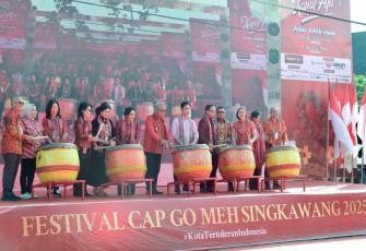 Wakil Presiden Republik Indonesia, Gibran Rakabuming Raka, menghadiri Festival Cap Go Meh 2025 di Singkawang, Kalimantan Barat, yang berlangsung meriah pada Rabu, 12 Februari 2025