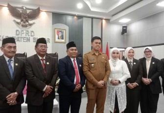 Walikota Blitar Syauqul Muhibbin bersama Hendik Bajil (sebelah kanannya) Didampingi Pimpinan dan Anggota DPRD Kabupaten Blitar, Selasa (21/7/2026). (Foto : Klikwarta.com)