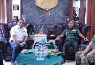 Pangdam XIII/Merdeka,  Mayjen TNI Mirza Agus saat menerima kunjungan