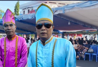 Puboksa Hutahaean (Pakaian Adat Putih)