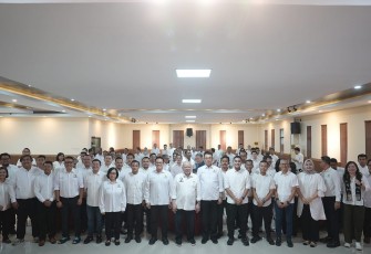 Foto bersama usai Sosialisasi Empat Pilar MPR RI kepada para pelaku ekonomi yang tergabung dalam Kamar Dagang dan Industri (Kadin) Kota Surabaya di Graha Kadin Jatim, Surabaya, Rabu (11/2/2026). 