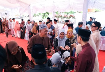 Warga Bintan Antusias Kunjungi Rumah Wakil Bupati Bintan, Deby Maryanti