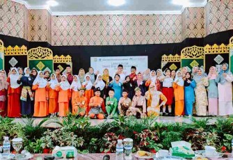 Foto bersama usai Lomba Bertutur Tingkat SD/MI Kota Tanjungpinang 2026 di Aula SMP Negeri 4.