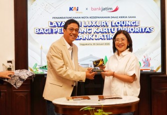 PT Bank Pembangunan Daerah Jawa Timur Tbk (Bank Jatim) secara resmi telah melakukan kerja sama dengan PT Kereta Api Pariwisata (KAI Wisata) untuk menghadirkan layanan premium berbasis kenyamanan dan pengalaman perjalanan berkelas