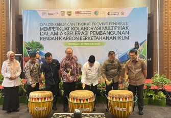 Sosialisasi Pembangunan Rendah Karbon dan Berketahanan Iklim (PRKBI) di Hotel Santika, Kamis (26/2) /Foto : MC 