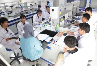 Dokumentasi Kegiatan praktikum di Laboratorium Kimia Universitas Pertamina