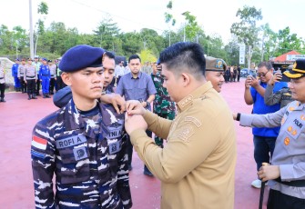 Bupati Bintan Roby Kurniawan SPWK saat Pimpin Apel Gelar Pasukan Ops Ketupat Seligi 2026 