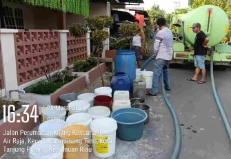 Tim Pendistribusian Air Bersih, Pemko secara intensif menyalurkan bantuan ke sejumlah wilayah terdampak, Sabtu (28/03/2026).