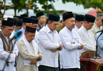 Pemprov Kepri saat Gelar Shalat Istisqa di Halaman Balai Adat Pulau Penyengat