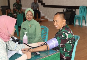 Dandim 0315/Tanjungpinang Ikuti Aksi Donor Darah dalam Rangka HUT Persit ke-80 Tahun 2026