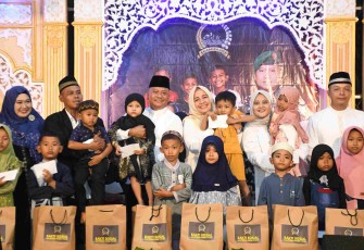 Danrem 083/Bdj Kolonel Inf Kohir berbagi kebahagiaan bersama anak yatim di Winongan, Pasuruan, Jum'at (9/1)