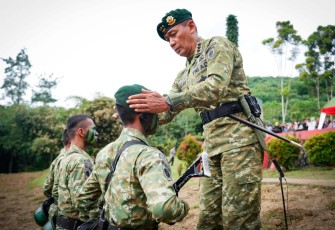 Pangkostrad Letjen TNI Mohammad Fadjar menutup latihan di Jatiluhur, Purwakarta, Kamis (15/1)