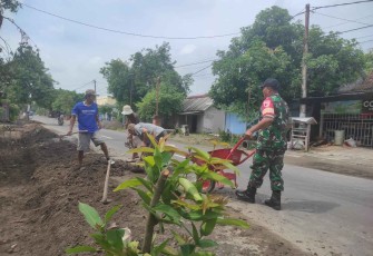 Bantu bangun talud di wilayah desa binaan 