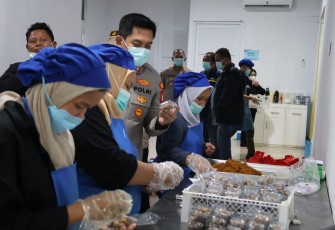 Kapolresta Bandara Soetta Kombes Wisnu Wardana tinjau dapur SPPG Rawa Burung