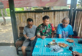 Komsos Babinsa bersama warga binaannya