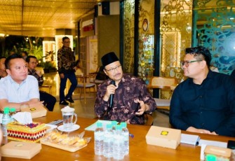 Mensos Saifullah Yusuf saat berdialog dengan Wakil Ketua MPR Archandra di Jakarta, Kamis (15/1)