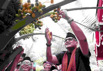 Menhaj Mochamad Irfan Yusuf meninjau perkebunan kurma di Lombok Utara, Sabtu (17/1)