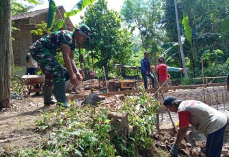 Pengerjaan pondasi jembatan gantung 