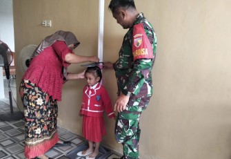 Bantu Posyandu di wilayah desa binaan 
