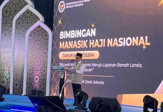 Dirjen Bina Penyelenggaraan Haji Puji Raharjo memberikan sambutan acara Manasik Haji Nasional di asrama haji pondok gede, Rabu (11/2)