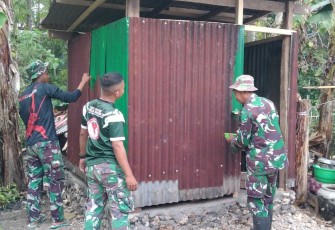 Bangun MCK untuk warga desa Barang
