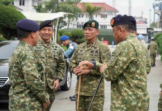 Pangkostrad Letjen TNI Mohammad Fadjar 