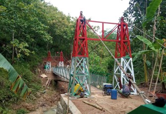 Jembatan Gantung Sungai Kalisat Dusun Karang, Desa Pagutan