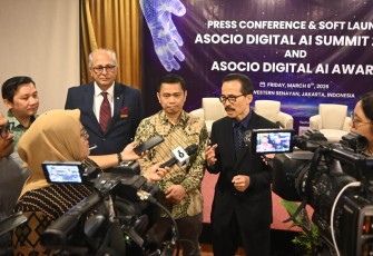 Ir Soegiharto Santoso SH memberikan keterangan pers di Jakarta 