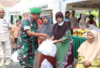 Bazar Ramadan dan bansos Kodim Trenggalek, Jum'at (13/3)