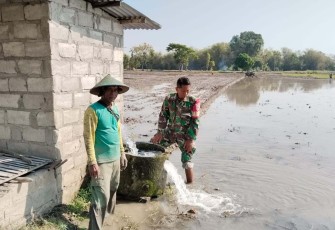 Bantu petani olah pengairan