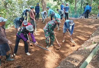Kerja bakti pelebaran jalan