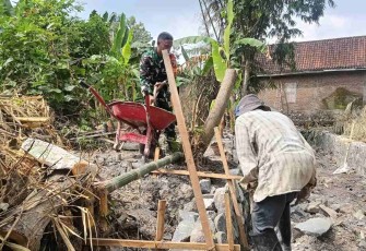 Pembangunan talud di wilayah desa binaan