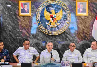 Mendiktisaintek Brian Yuliarto saat rakortas di Kemenko Pangan, Jakarta, Selasa (19/5)