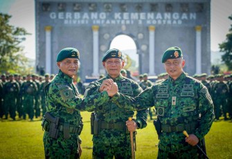 Pangkostrad Letjen TNI Mohammad Fadjar