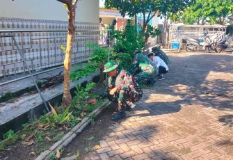 Bersihkan lingkungan wilayah desa binaan