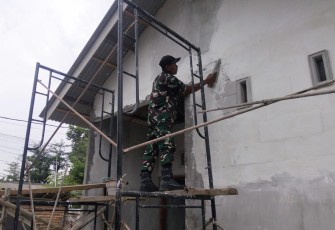Bantu rehab rumah warga desa binaan