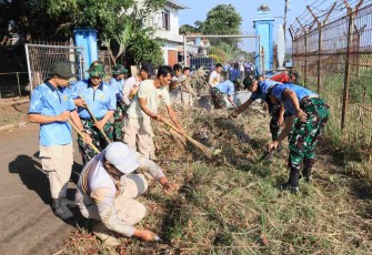 Kerja bakti pembersihan lingkungan