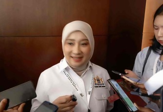 Dr. Karlina memberikan keterangan pers usai dilantik menjadi Ketua Kadin Kota Depok, di Hotel Margo City Depok, Kamis (20/8)