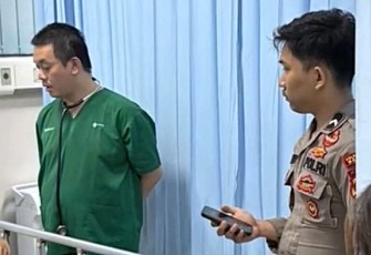 Polisi Evakuasi Warga Pingsan di Perum Citaville Bekasi