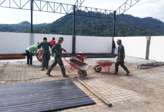 Gotong Royong TNI dan Warga Bangun Koperasi Desa Merah Putih di Trenggalek
